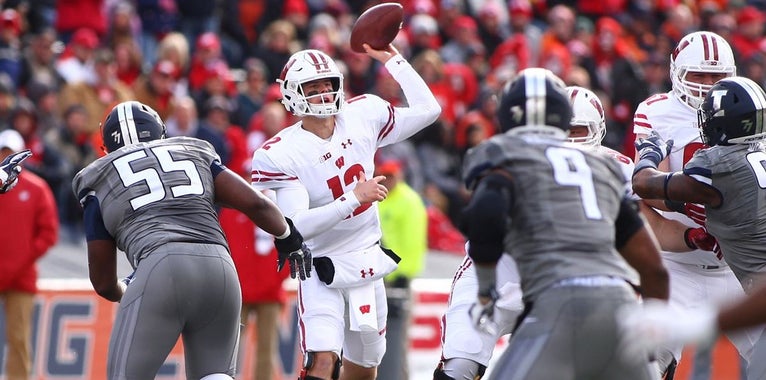 Hornibrook Named to Davey O'Brien Award Watch List Hornibrook Named to Davey O'Brien Award Watch List