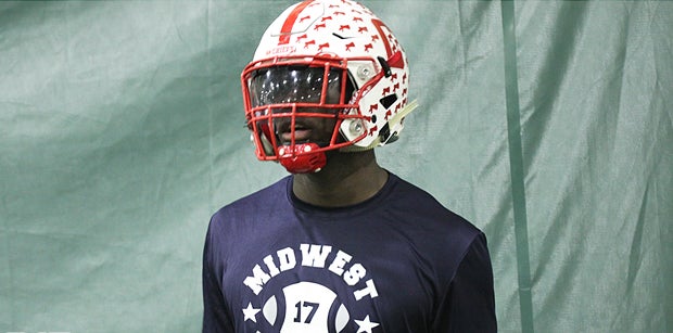 DE Darius Robinson names top schools, sets commitment date DE Darius Robinson names top schools, sets commitment date