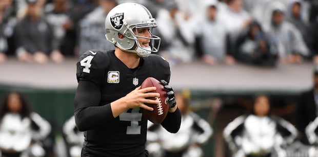 Oddsmakers don't have high expectations for Derek Carr in 2018 Oddsmakers don't have high expectations for Derek Carr in 2018